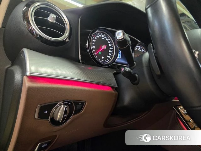 Mercedes-Benz E-Class W213 2019 Белый из Кореи, фото 2