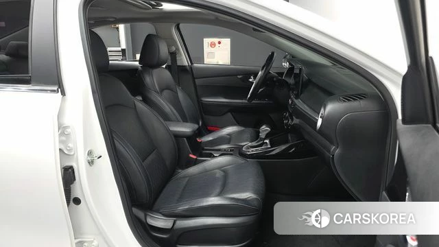 Kia The New K3 2nd generation 2022 Белый из Кореи, фото 2