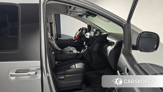 Hyundai Staria 2024 Серебристо-серый из Кореи, фото 2