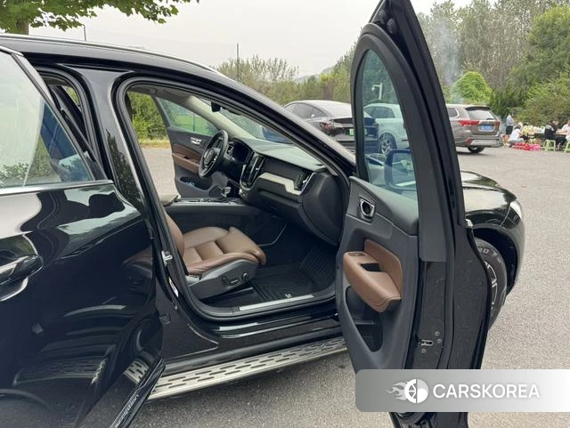 Volvo XC60 2018 Черный из Китая, фото 2