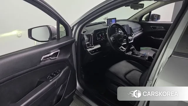 Kia Sportage 5th Generation 2023 Серебристо-серый из Кореи, фото 2