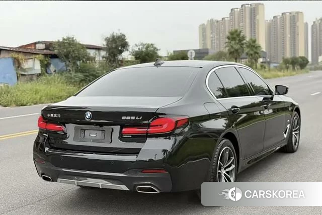 BMW 5 series PHEV 2022 Черный из Китая, фото 2