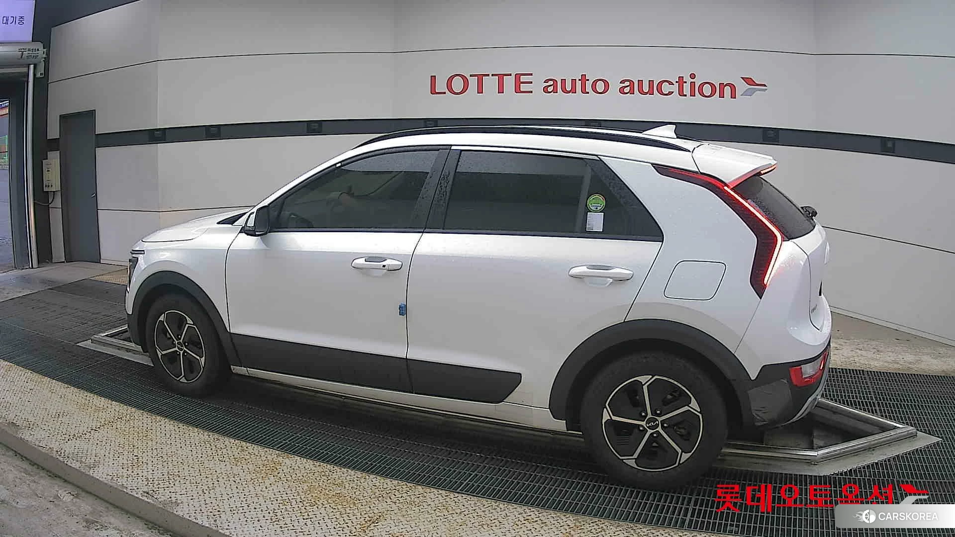 Kia Niro Hybrid 2022 Snow White Pearl (optional) из Кореи, фото 2