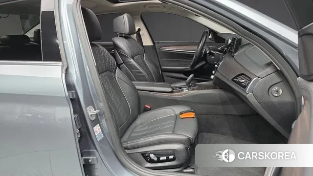 BMW 5 Series (G30) 2018 Светло-серебряный цвет из Кореи, фото 2