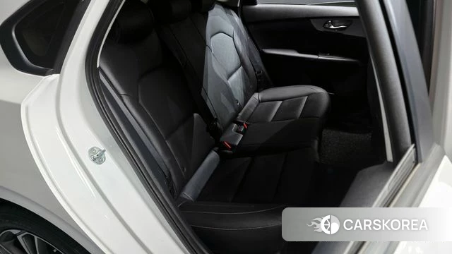Kia The New K3 2nd generation 2021 Белый из Кореи, фото 2
