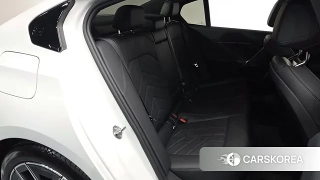 BMW 5 Series (G60) 2024 Белый из Кореи, фото 2