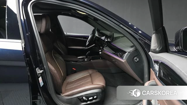 BMW 5 Series (G30) 2021 Черный из Кореи, фото 2