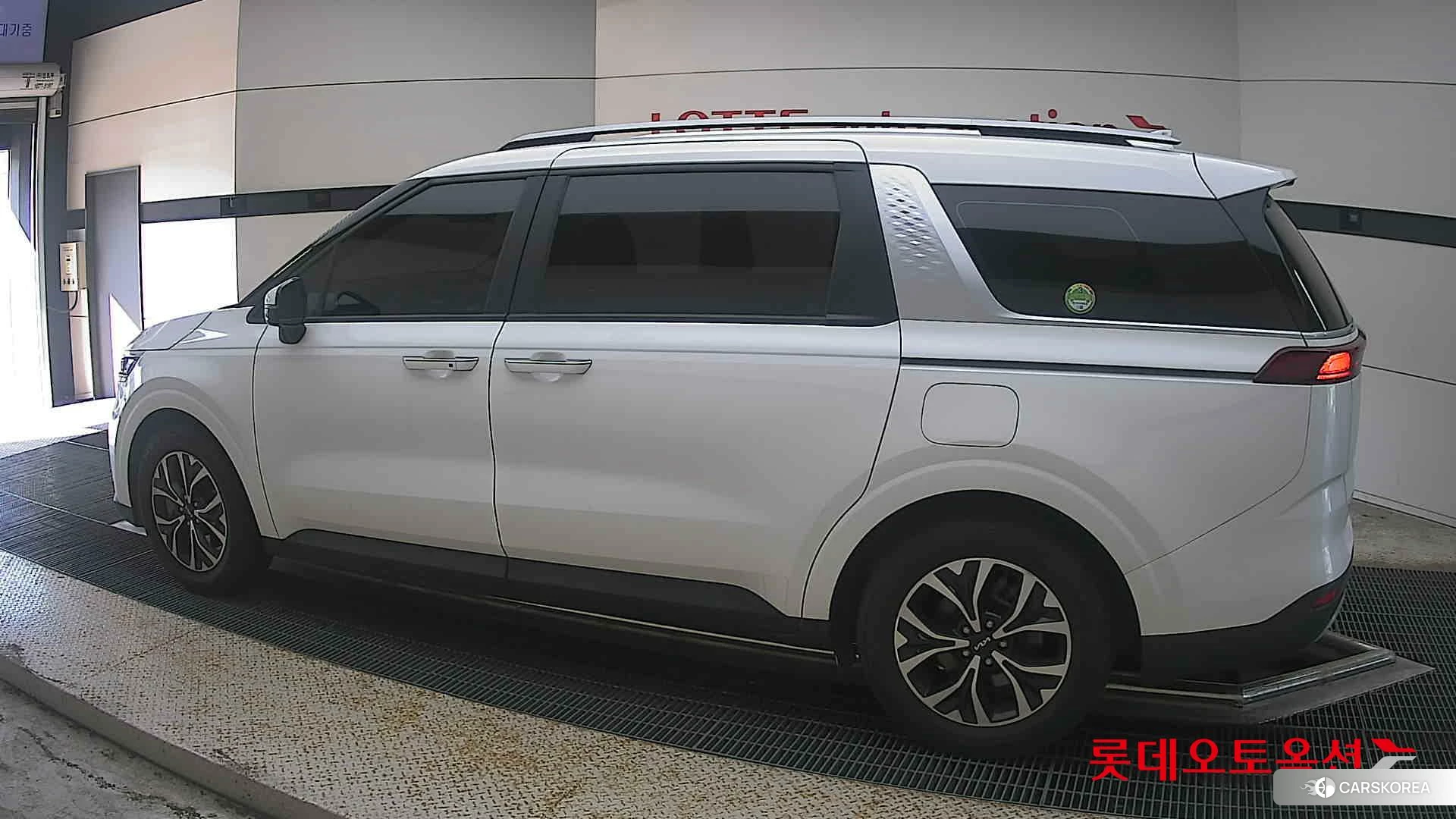 Kia Carnival 2023 Snow White Pearl (optional) из Кореи, фото 2