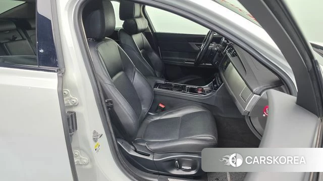 Jaguar XF (X260) 2019 Белый из Кореи, фото 2