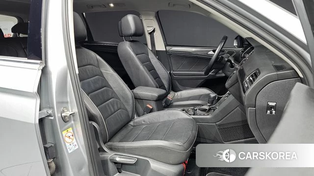 Volkswagen Tiguan Allspace 2020 Серебряный из Кореи, фото 2