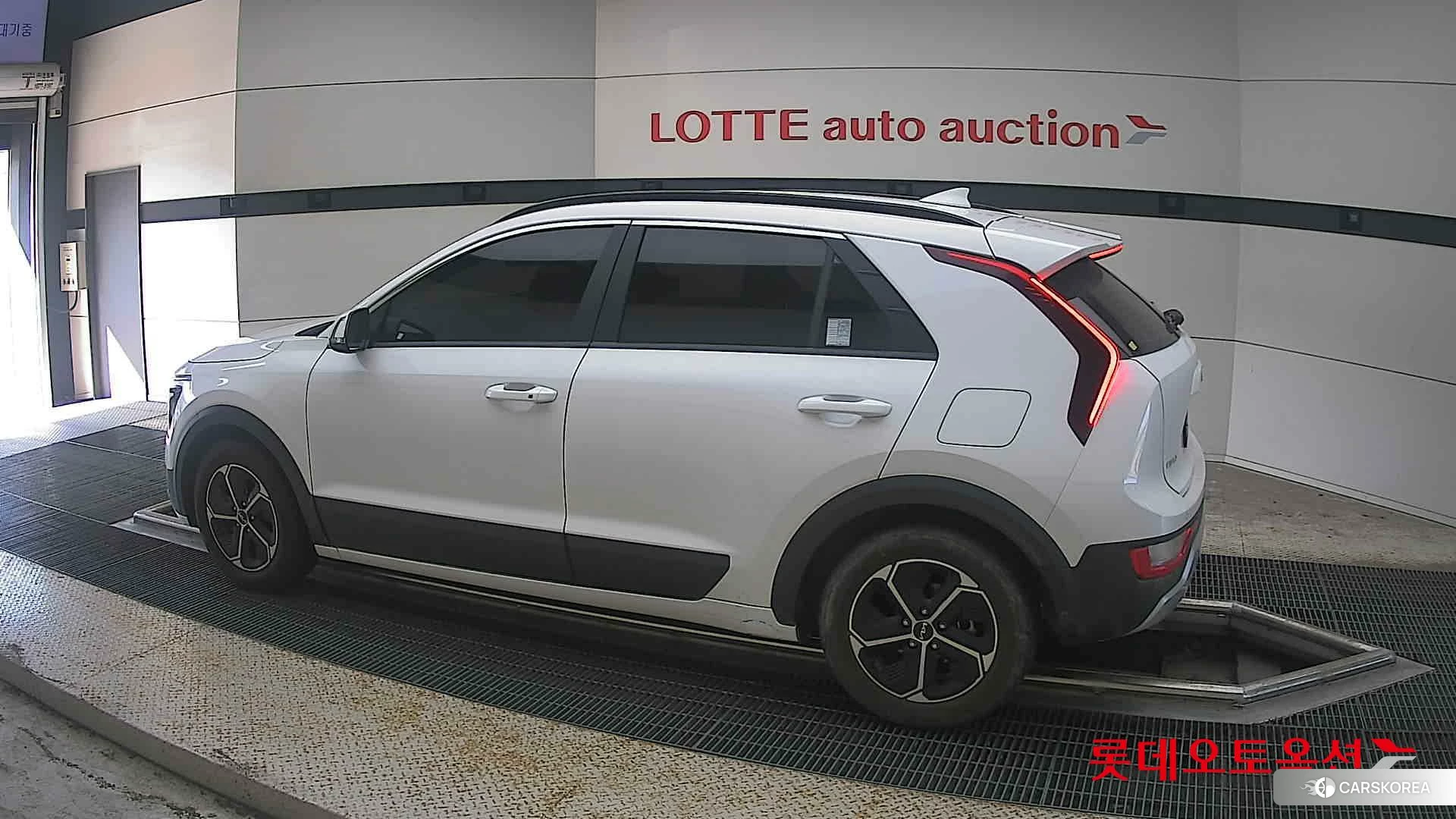 Kia Niro Hybrid 2022 Snow White Pearl (optional) из Кореи, фото 2