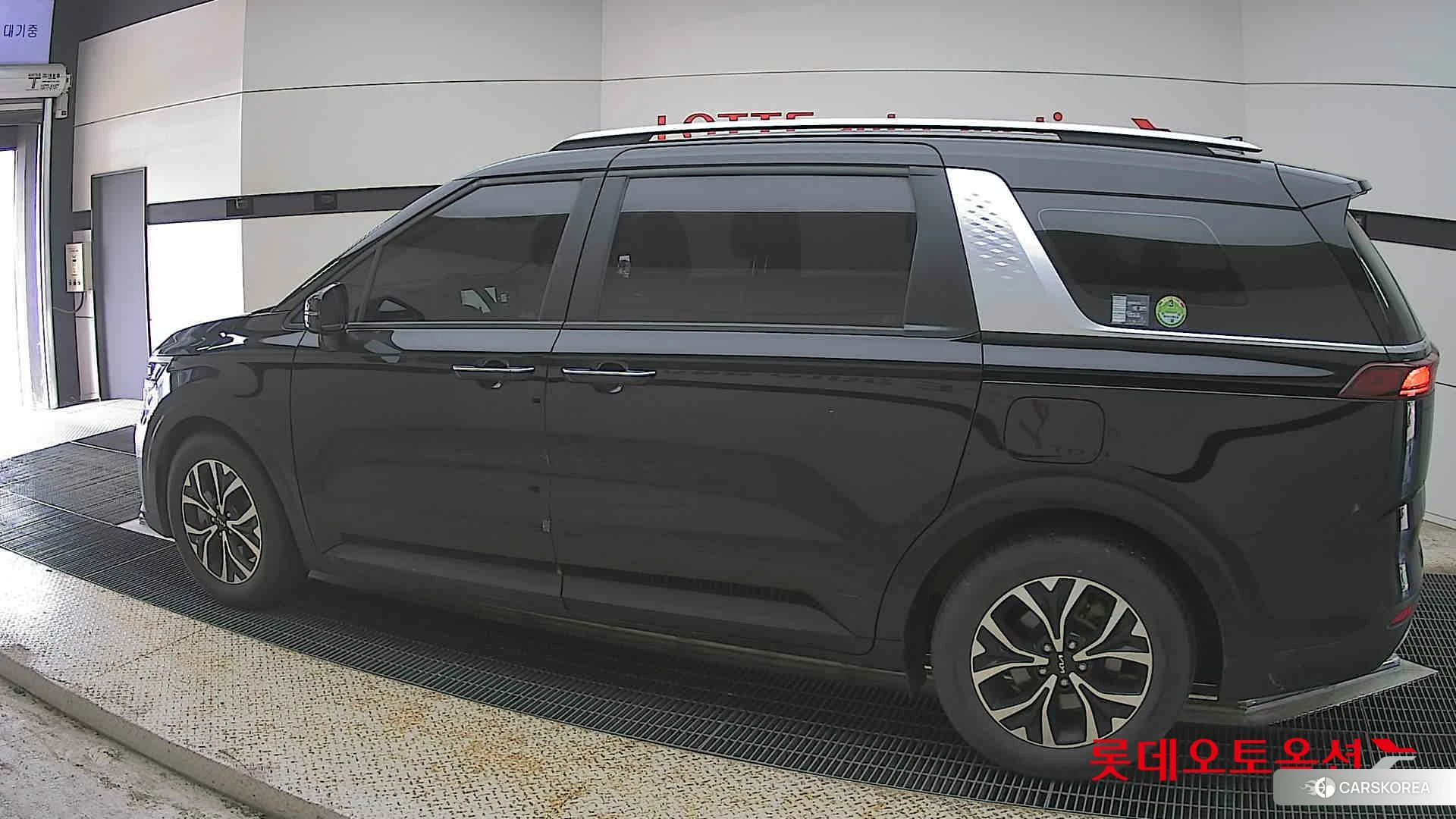 Kia Carnival 2023 Aurora Black Pearl из Кореи, фото 2