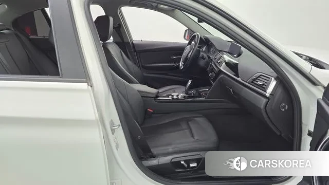 BMW 3 Series (F30) 2018 Белый из Кореи, фото 2