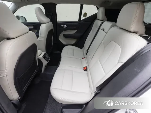 Volvo XC40 2025 Белый из Кореи, фото 2