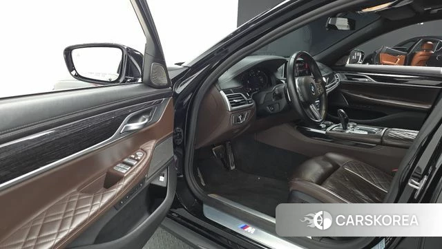 BMW 7 Series (G11) 2020 Черный из Кореи, фото 2