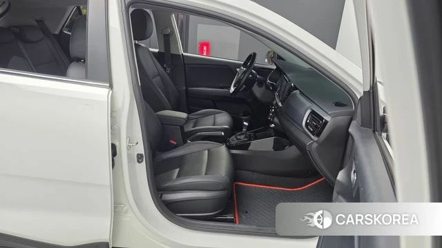 Kia Stonic 2018 Белый из Кореи, фото 2