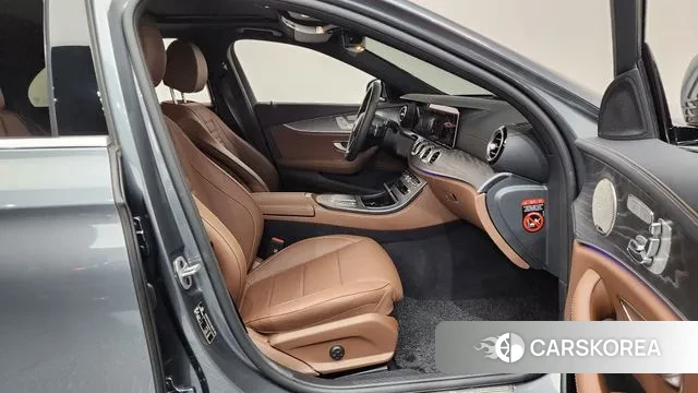 Mercedes-Benz E-Class W213 2023 Серый из Кореи, фото 2