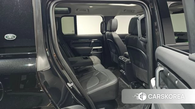Land Rover Defender (L663) 2023 Черный из Кореи, фото 2