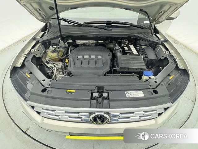 Volkswagen Tiguan L 2021 Серебристо-серый из Китая, фото 2