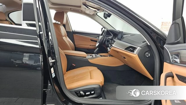 BMW 5 Series (G30) 2020 Черный из Кореи, фото 2