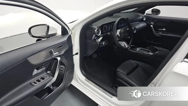 Mercedes-Benz A-Class W177 2023 Белый из Кореи, фото 2