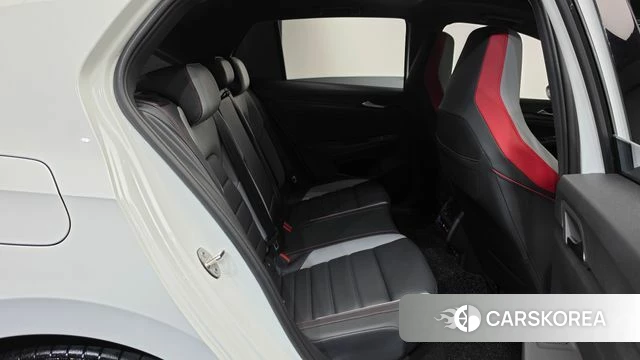 Volkswagen Golf 8th Generation 2024 Белый из Кореи, фото 2