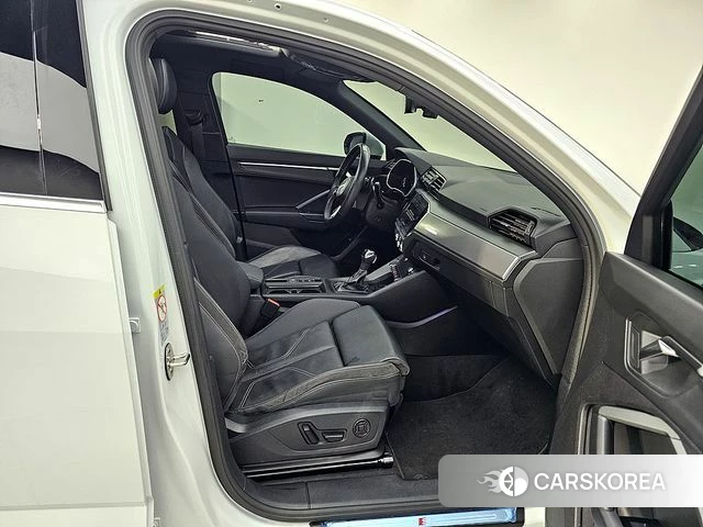 Audi Q3 (F3) 2022 Белый из Кореи, фото 2