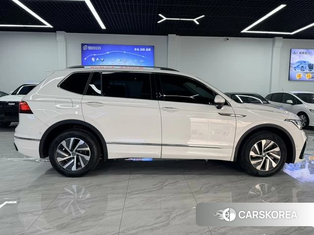 Volkswagen Tiguan L PHEV 2022 Белый из Китая, фото 2