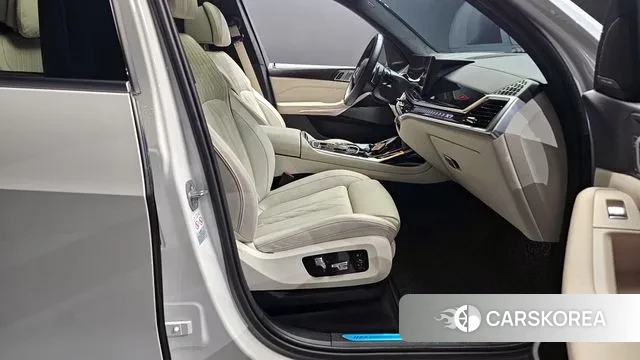 BMW X7 (G07) 2023 Белый из Кореи, фото 2