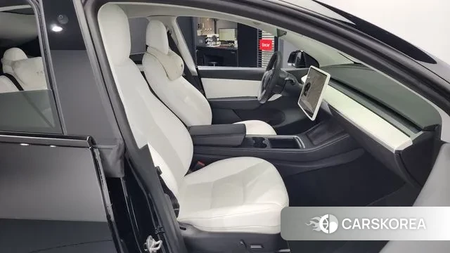 Tesla Model Y 2022 Черный из Кореи, фото 2