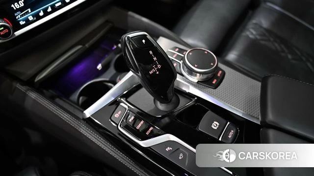 BMW 5 Series (G30) 2019 Белый из Кореи, фото 2