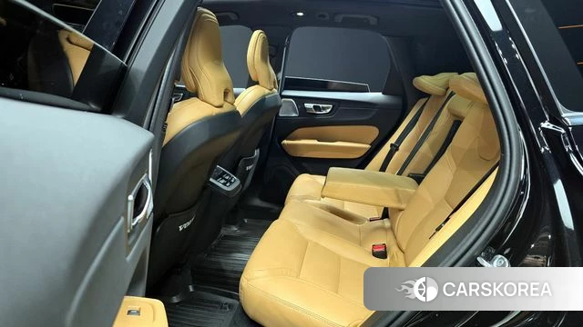 Volvo XC60 second Generation 2023 Черный из Кореи, фото 2