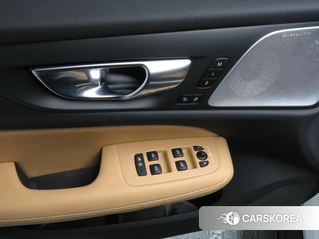 Volvo V60 Cross-Country 2nd Generation 2025 Белый из Кореи, фото 2