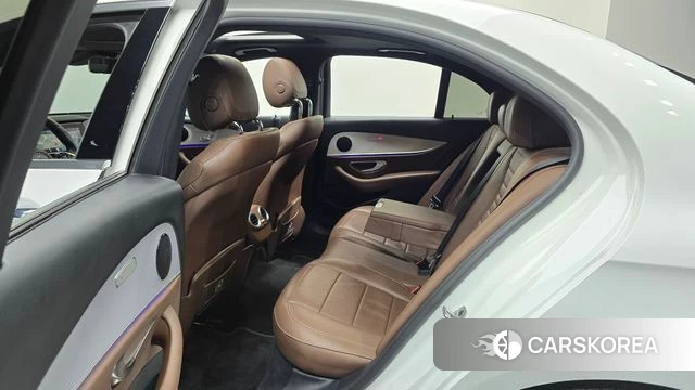 Mercedes-Benz E-Class W213 2021 Белый из Кореи, фото 2