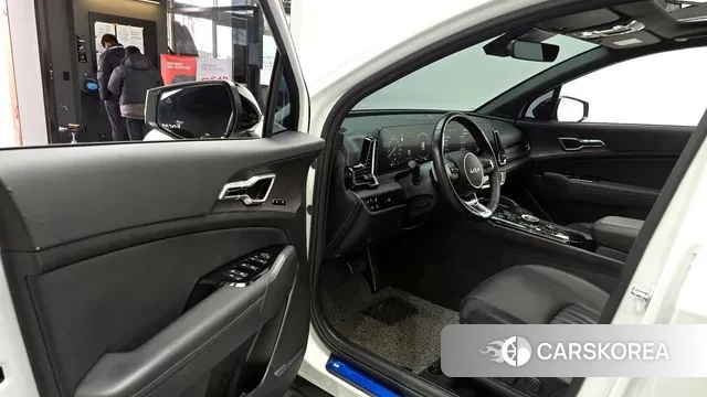 Kia Sportage 5th Generation Hybrid 2023 Белый из Кореи, фото 2