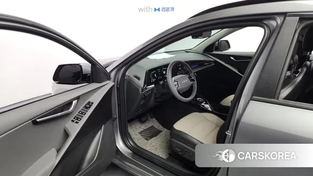 Kia Di Ol Nu Niro 2024 Серебристо-серый из Кореи, фото 2