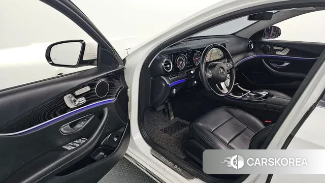 Mercedes-Benz E-Class W213 2018 Белый из Кореи, фото 2