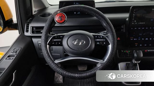 Hyundai Staria 2023 Желтый из Кореи, фото 2