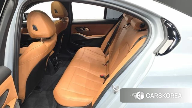BMW 3 Series (G20) 2025 Светло-серебряный цвет из Кореи, фото 2