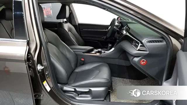 Toyota Camry (XV70) 2018 Коричневый из Кореи, фото 2