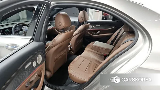 Mercedes-Benz E-Class W213 2022 Серебряный из Кореи, фото 2