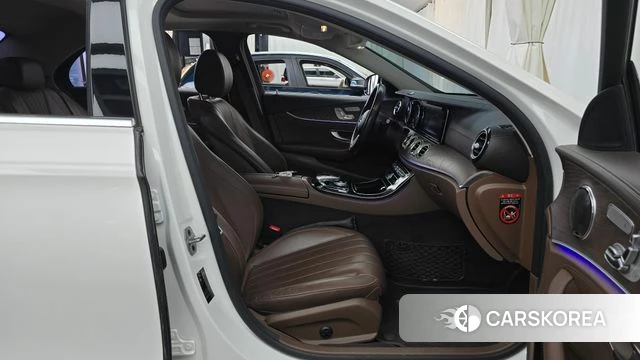 Mercedes-Benz E-Class W213 2019 Белый из Кореи, фото 2