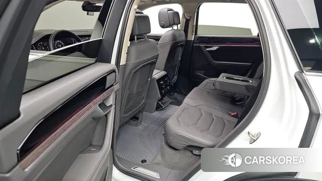 Volkswagen Touareg 3rd generation 2023 Белый из Кореи, фото 2