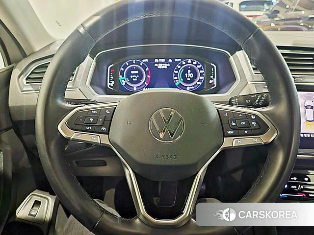 Volkswagen Tiguan Allspace 2022 Белый из Кореи, фото 2