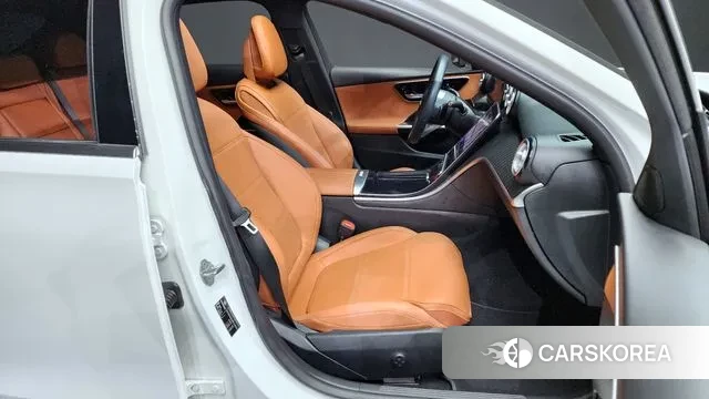 Mercedes-Benz C-Class W206 2023 Белый из Кореи, фото 2