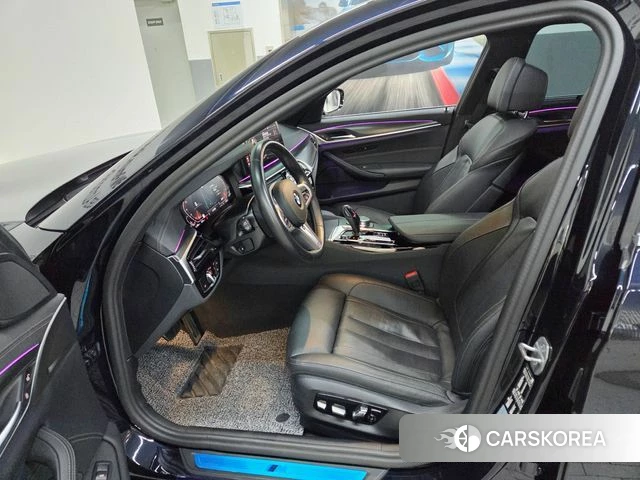 BMW 5 Series (G30) 2023 Черный из Кореи, фото 2