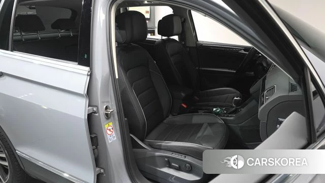 Volkswagen Tiguan second Generation 2021 Серый из Кореи, фото 2