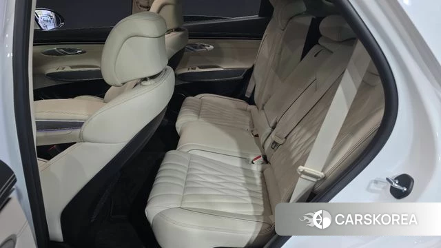 Genesis GV70 2023 Белый из Кореи, фото 2