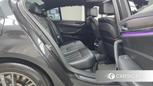 BMW 5 Series (G30) 2018 Серый из Кореи, фото 2