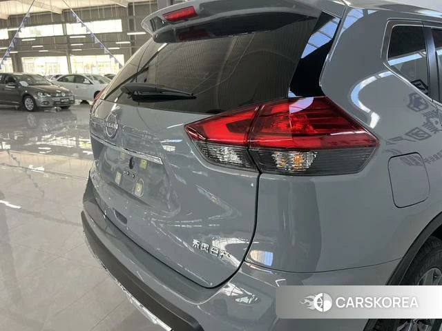 Nissan Qijun 2025 Темно-серый из Китая, фото 2